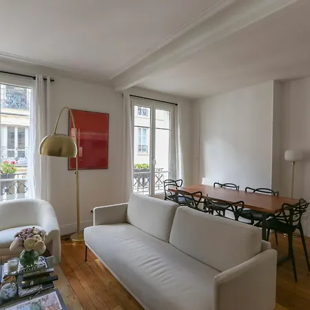 Lovely Cocoon Of Close To Parc Monceau