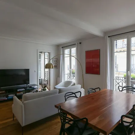 Lovely Cocoon Of Close To Parc Monceau Apartment Paris